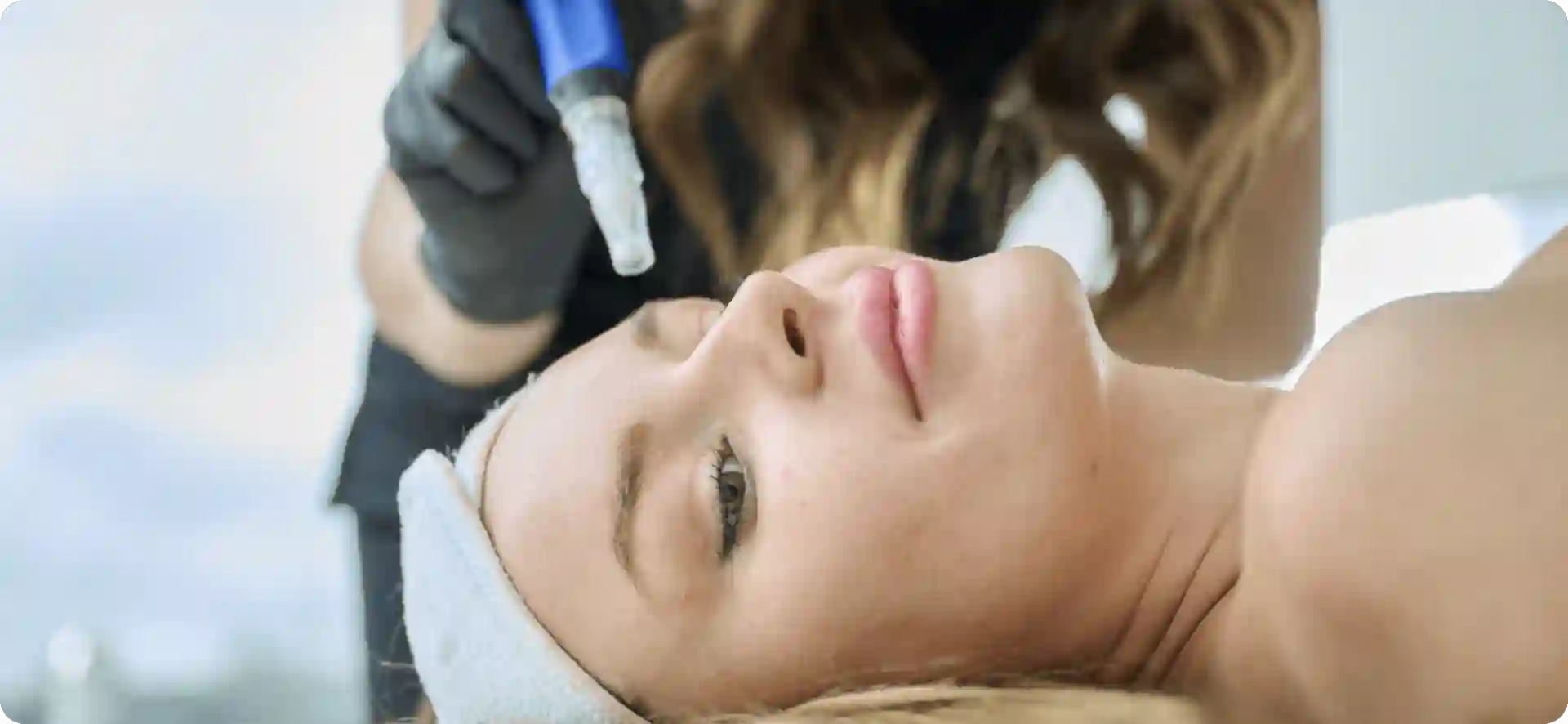 How Do Microneedles Trigger New Collagen and Elastin in Loose Skin Chiswick?